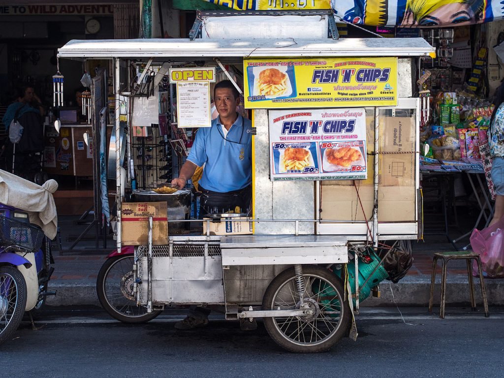 2014_Fish_and_chips_street_vendor_Chiang_Mai